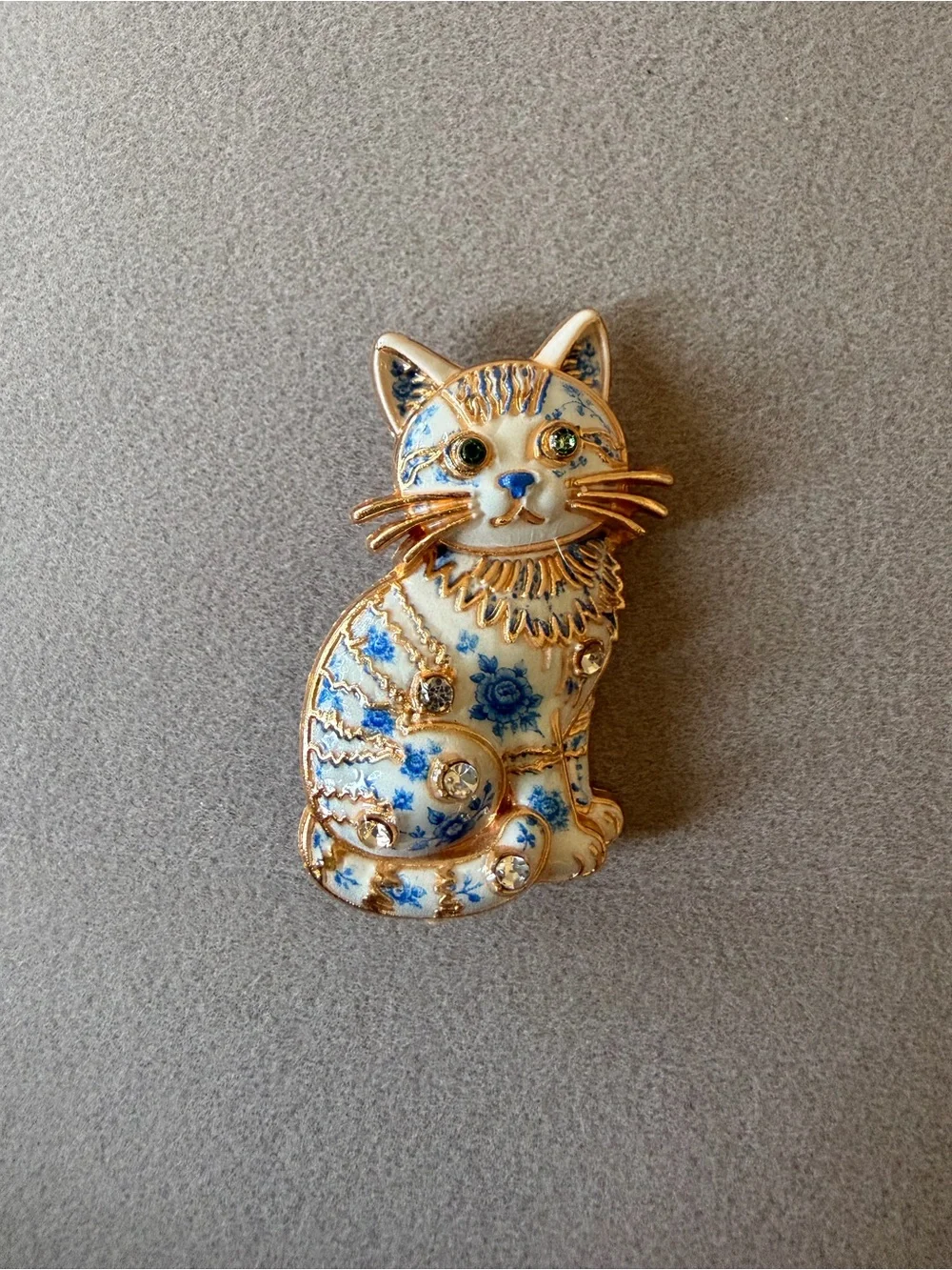 Gold-Trim White & Blue Cat Pin Brooch - Decorative Pet Accessory